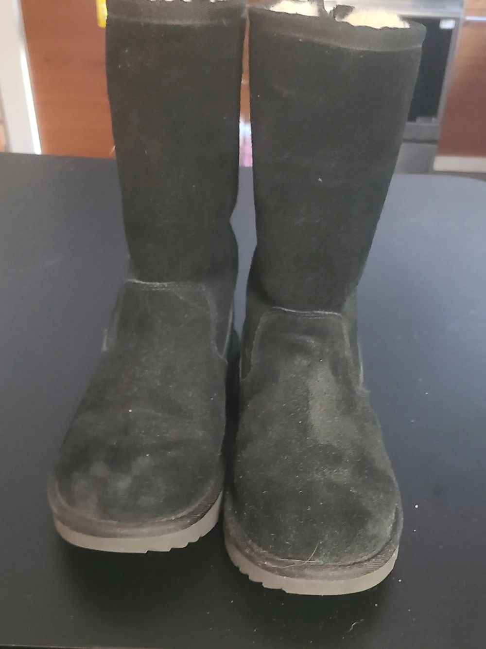 UGG KIDS Classic Sheepskin fur lined Black SIZE 3 BOOTS 8.5